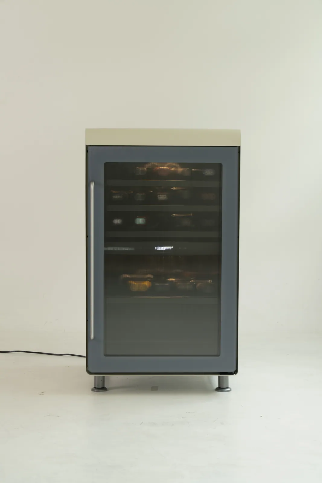 TERUVA dual-zone wine cellar, front view